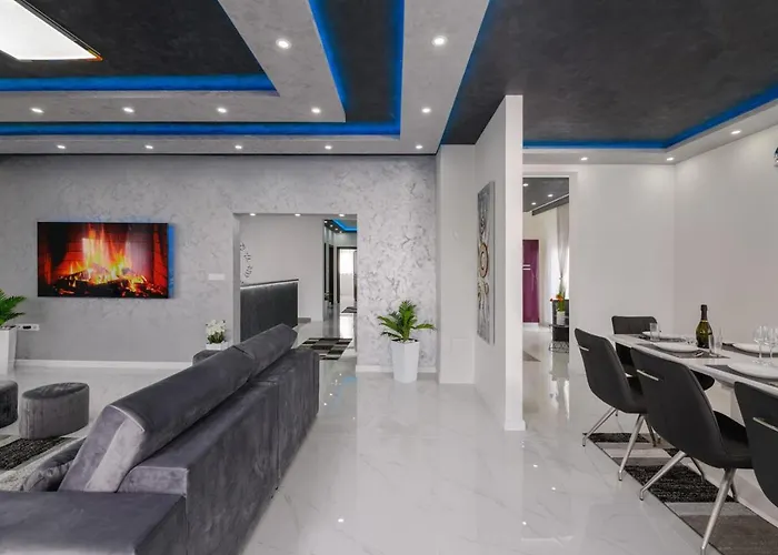 Complex Villa White