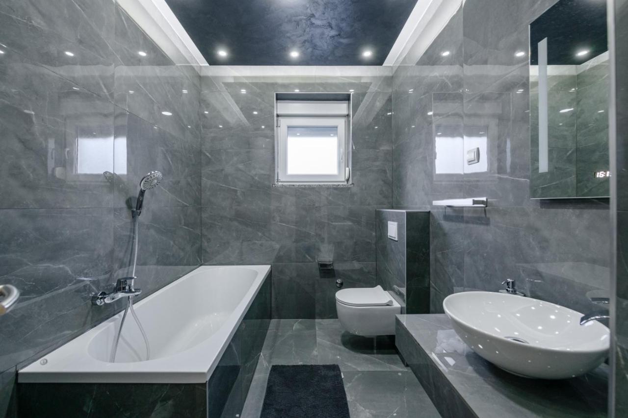 Gasthof Complex White *